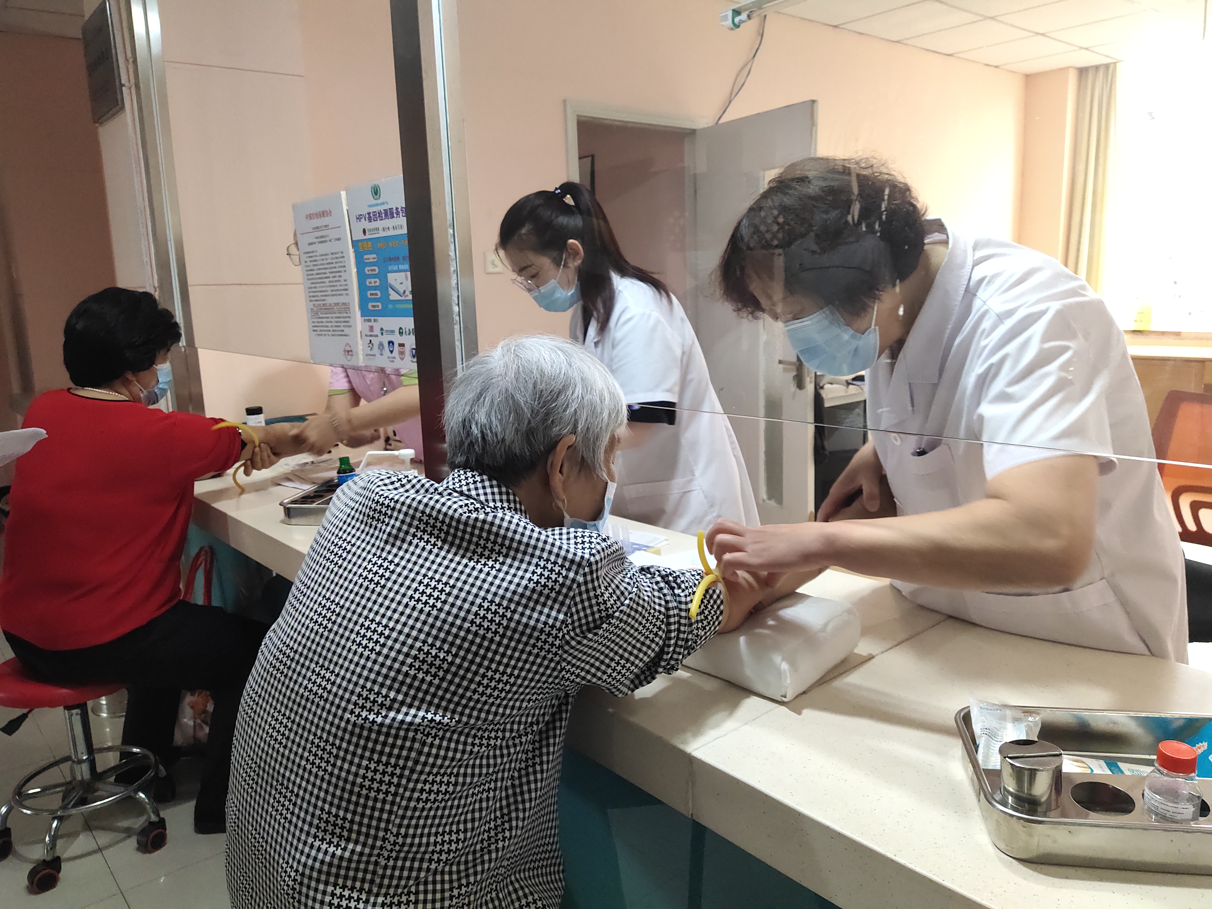 <a href='http://www.ytbaixin.com' target='_blank'><u>百信妇科医院</u></a>